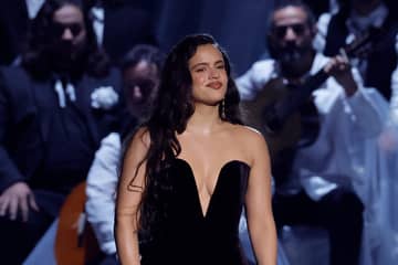 Rosalía, de Schiaparelli en los Grammy Latinos 2023