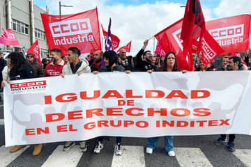 Los trabajadores de logística de Inditex se movilizan frente a su sede