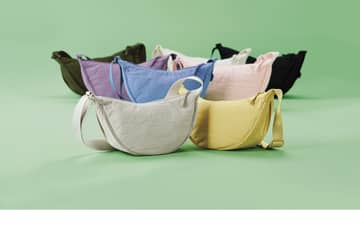 Uniqlo brengt zijn gewilde schoudertas uit in een nieuwe kleuren