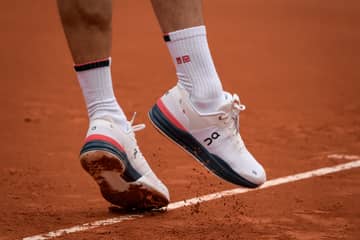 Les marges de la marque On, les baskets de Federer, font des remous en Suisse