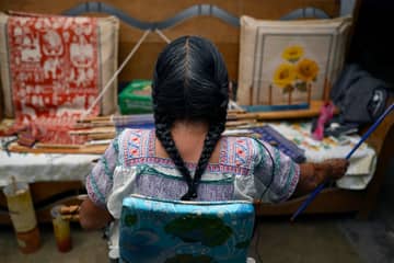 Mexique: les candidates portent haut les couleurs de la mode indigène