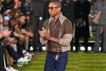 JO 2024 : Pharrell Williams porteur de la flamme olympique en région parisienne