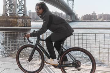 Neuauflage der AlphaTauri x Telekom „Heatable Commuter Jacket“ in New York  