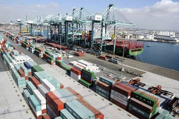 Problems at US West Coast ports costing retailers 7 billion dollars