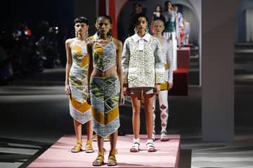 Paris Fashion Week: lingerie et contrastes chez Céline, le romantisme d'Alexander McQueen