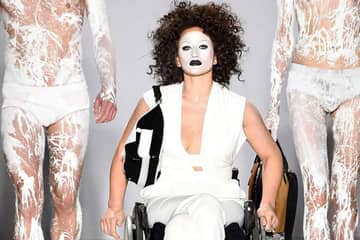 Antonio Urzi: le styliste qui transforme le handicap en accessoire de mode