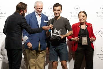 Xavi Reyes gana el premio Mercedes-Benz Fashion Talent