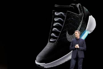 Nike представил кроссовки с технологией автоматической шнуровки