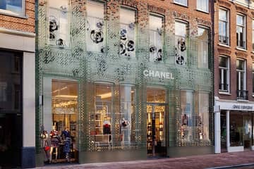 Kijken: nieuw winkelpand met glazen gevel aan de PC Hooftstraat