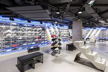 Adidas dévoile son magasin aux Champs-Elysées