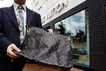 Магазины в соцсетях: как обманывают покупательниц дорогих сумок