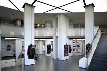 Emporio Armani onthult collectie 2017 in vernieuwde winkel Parijs
