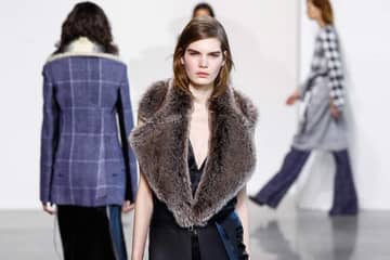 New York Fashion Week: Calvin Klein détourne la garde-robe de l'homme pour la femme