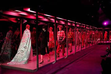 Mode à Milan: Gucci plébiscité pour son défilé flamboyant