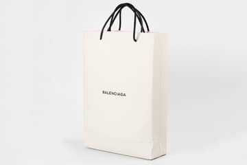 В США раскупили сумку-пакет для шопинга от Balenciaga стоимостью 1100 долларов