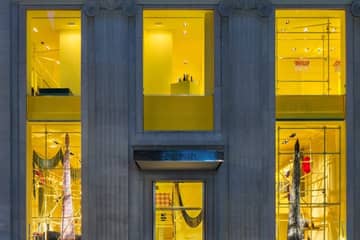 Kijken: Calvin Klein schildert New York flagshipstore geel