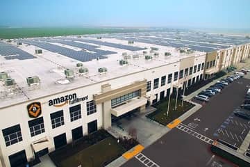 Amazon стал крупнейшим розничным продавцом одежды в США
