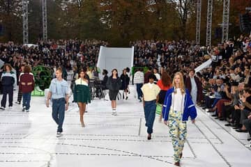 Fashion week: Lacoste sur un court de tennis, Lanvin version Lapidus