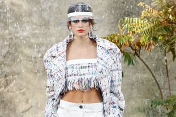 Pariser Fashion Week: Schicke Schlechtwetter-Kleidung bei Chanel