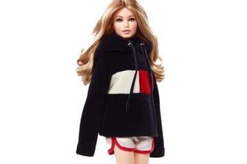 Une poupée Barbie à l'effigie de Gigi Hadid et habillée par Tommy Hilfiger