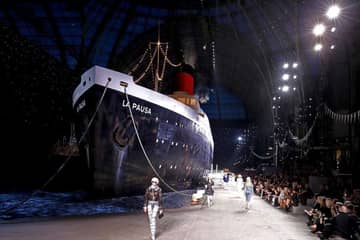 Chanel lanza el ancla en el Gran Palacio de París para presentar un "desfile crucero"