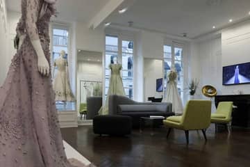 Tony Ward : le couturier ouvre son premier showroom rue du Fbg. Saint-Honoré à Paris