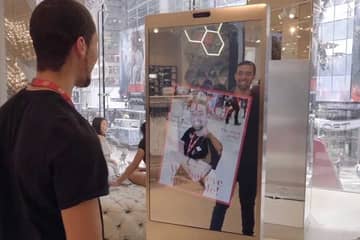 Для H&M разработано селфи-зеркало с голосовым управлением