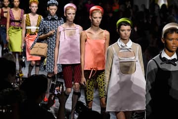 Mailänder Modewoche: Armani hebt ab - der Nachwuchs bleibt am Boden