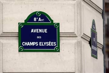 Sur les Champs-Elysées, les marques soignent leur image