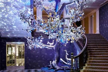 Diane von Furstenberg diseña el Árbol de Navidad del hotel Claridge’s de Londres