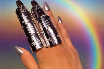 "Пальцы робота" и футуристичные броши: новый дизайнер представила украшения для Dior Homme