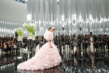 In beeld: Karl Lagerfeld's meest memorabele modeshows
