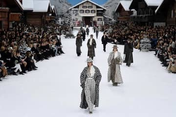 Модный дом Chanel показал последнюю коллекцию Карла Лагерфельда