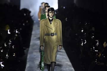 Givenchy: robes à fleurs et vestes structurées pour un "hiver d'Eden"