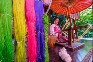 En Thaïlande, des musulmans tisseurs de soie