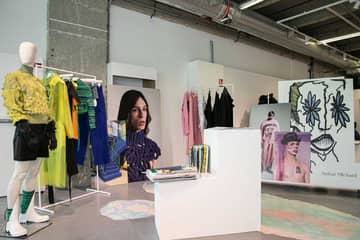 Expérimentations et silhouettes colorées au showroom de fin d’année de l’Institut Français de la Mode