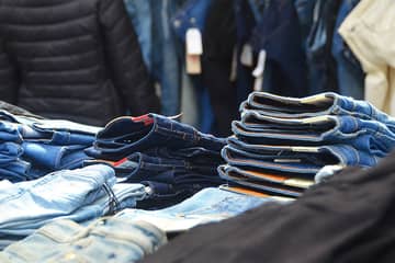 Spijkerbroeken verkopen doe je zo: vijf tips voor wie in de winkel staat
