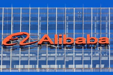 Alibaba lance une opération boursière géante à Hong Kong, en plein chaos politique 