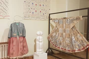 Нанайский художник представил в Санкт-Петербурге коллекцию одежды из рыбьей кожи