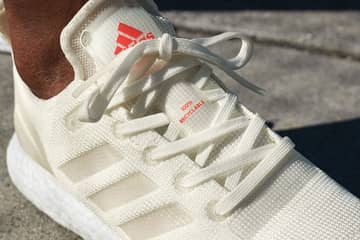 Adidas-Aktie lässt erstmals 300-Euro-Marke hinter sich