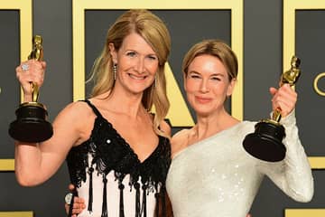 Les tenues des Oscars: du rose, du noir et des messages brodés