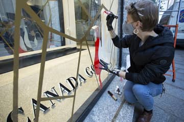 Canada Goose startet das Künstlerprogramm 'In Residence' in den wiedereröffneten Stores