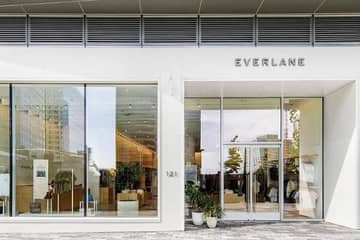 Everlane: il marchio Usa spiega ai clienti quanto costa realizzare i loro abiti
