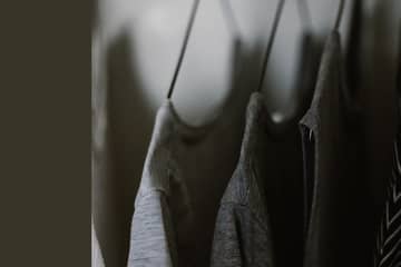 Colecciones de ropa gris de marca