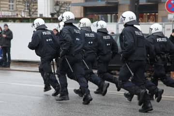Neuer Leitfaden: Deutsche Regierung will, dass Polizei und Ärzte grünere Kleidung tragen