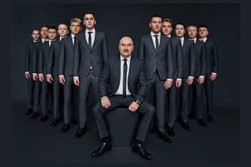 Сборная России по футболу представила коллекцию деловой одежды