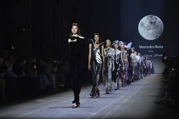 In Bildern: Florentina Leitner eröffnet Berliner Modewoche mit einer Reise zum Mond