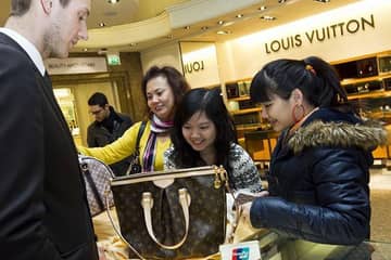 China to lower fashion tariffs to boost home spending