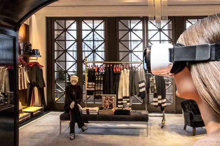 Tommy Hilfiger Introduces Virtual Reality Headsets for Shoppers - The New  York Times