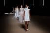 Adiós a la tradición y al clasicismo: Pronovias “disrumpe” la moda nupcial desde la Barcelona Bridal Fashion Week